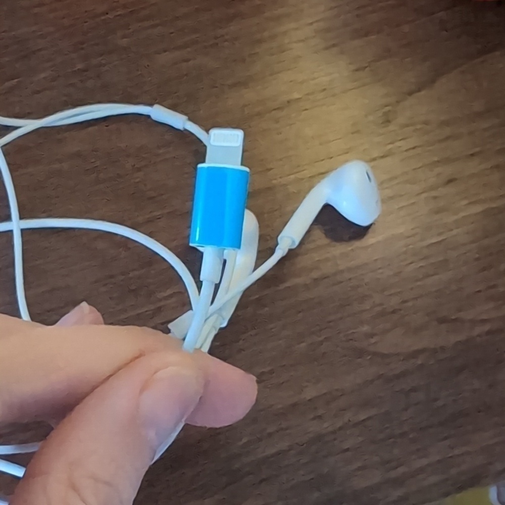 Apple headphones - Picture 2 of 2
